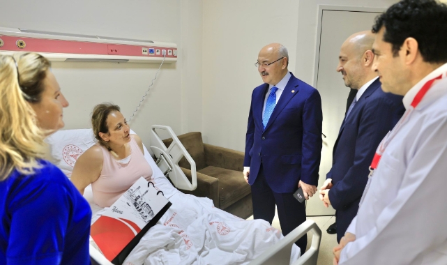 Vali ve Sağlık Müdürü Hastalarla Bayramlaştı