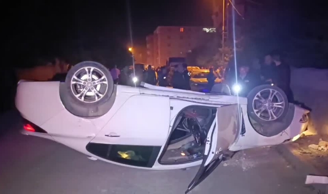 Yayalara Çarpıp Devrildi:2 Yaralı