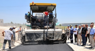 Yüreğir Belediyesi'nden 45 Derece Sıcakta Asfalt Çalışması