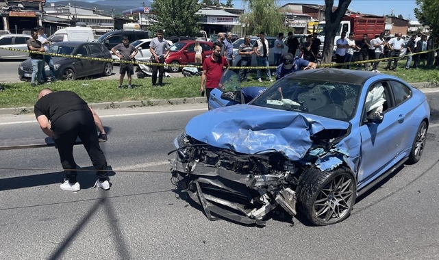 4 Otomobil Birbirine Girdi:2 Ölü,3 Yaralı