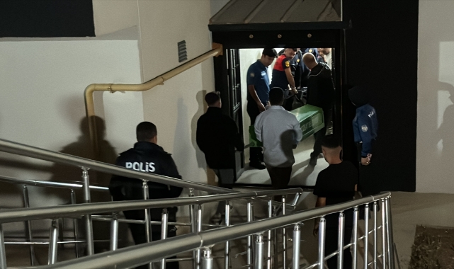 Asansör Kabini İle Duvar Arasında Sıkışarak Öldü