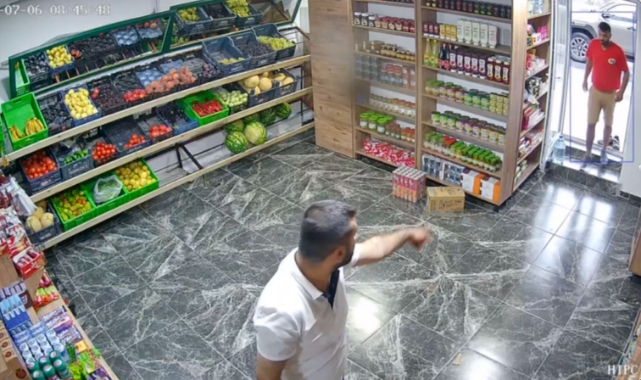 Ayakkabılarını Çıkarıp Markete Girdi!