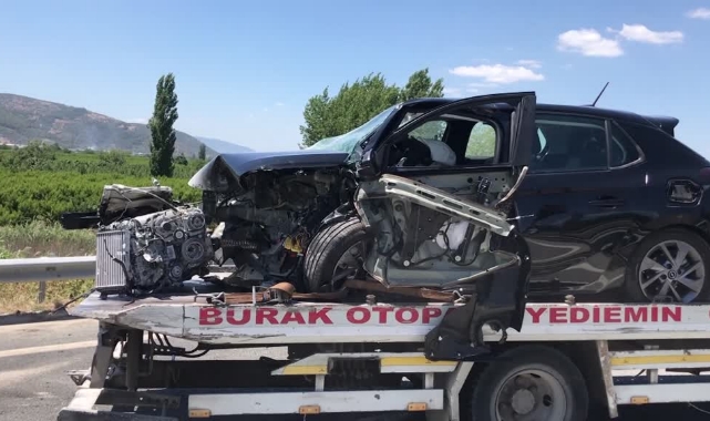 Bariyerlere Çarpan Aracında Sıkıştı