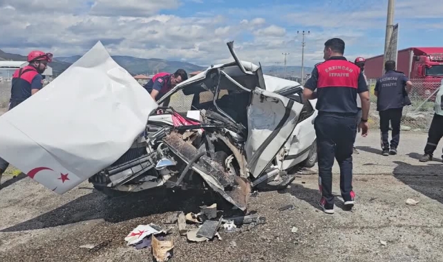 Beton Mikseri Otomobille Çarpıştı:3 Yaralı