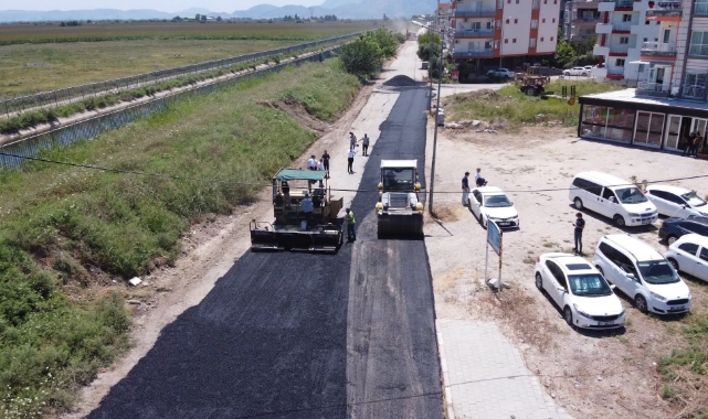 Ceyhan'da Hurdaya Ayrılan Finişer Onarıldı, İlk Asfaltını Döktü