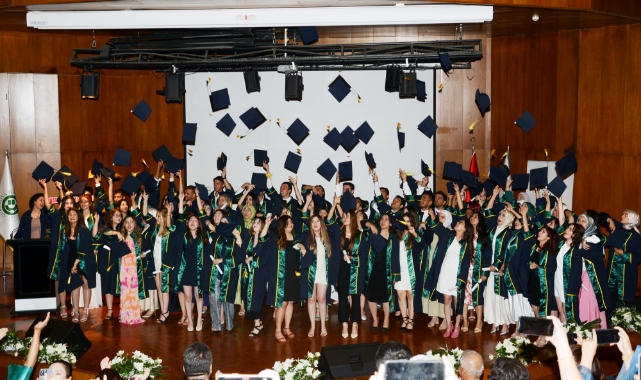 Çukurova Üniversitesi’nden 69 Eczacı Mezun Oldu