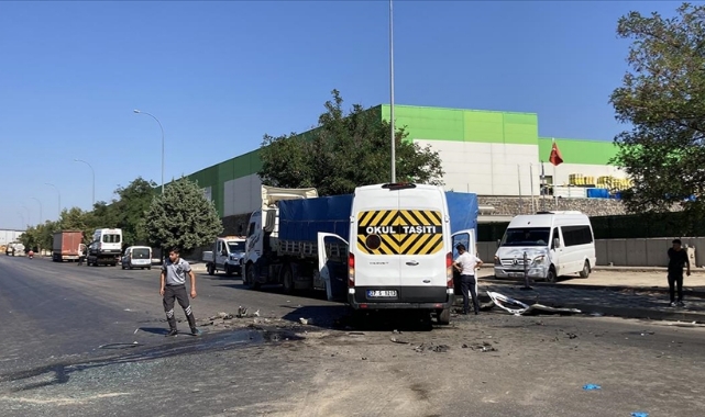 İki İşçi Servisi İle Tır Çarpıştı:21 Yaralı