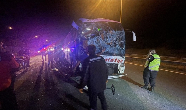 İki Yolcu Otobüsü Çarpıştı:15 Yaralı