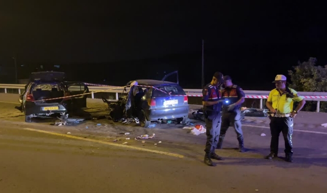 Kara Yolda Feci Kaza:2 Ölü,4 Yaralı