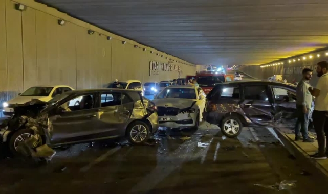 Kavşakta Zincirleme Trafik Kazası:5 Yaralı