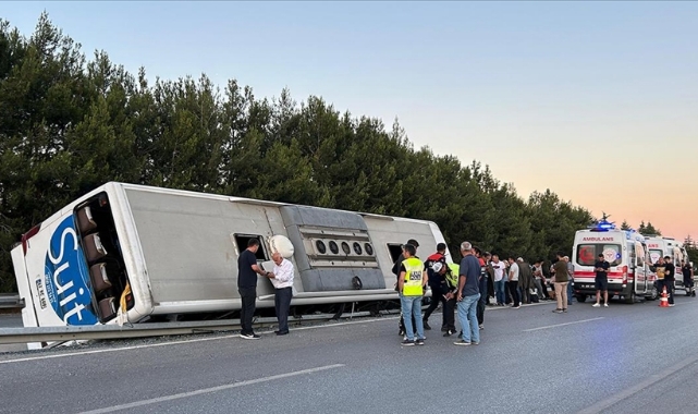 Kontrolden Çıktı, Devrildi:11 Yaralı