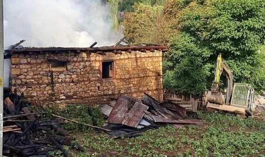 Müstakil Ev Yandı