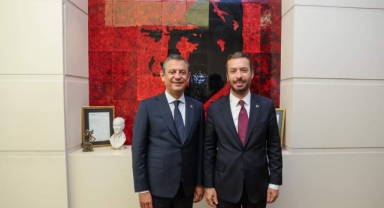 Özgür Özel'den Kadir Aydar'a Övgü