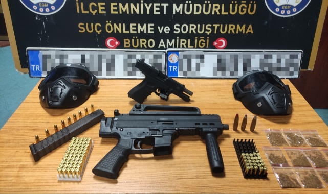Ruhsatsız 2 Silah Bulunan Evdeki 3 Kişi Yakalandı