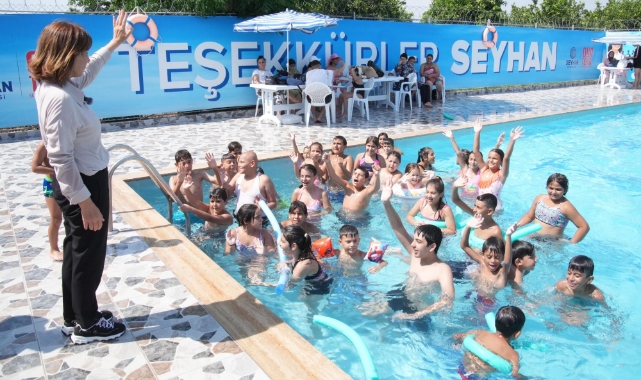 Seyhan’da Çocuklar Hem Yüzüyor Hem Eğleniyor