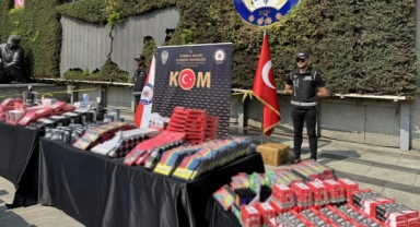 1 Milyon Kaçak Kırtasiye Malzemesi Ele Geçirildi