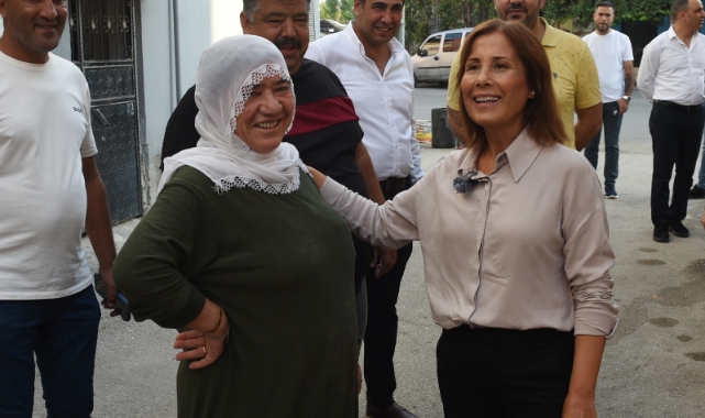 Başkan Tekin, Sokak Sokak Gezip Seyhanlılarla Buluştu