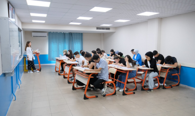 Büyükşehir Kurslarında Eğitim Alan 236 Öğrenci Çeşitli Bölümlere Yerleşti