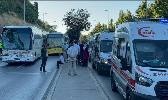 Durakta Bekleyen İETT Otobüsüne Çarptı