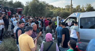 İtfaiye Arazözü İle İşçi Servisi Çarpıştı
