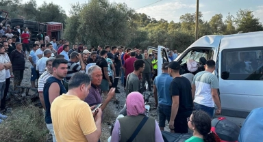 İtfaiye Arazözü İle İşçi Servisi Çarpıştı