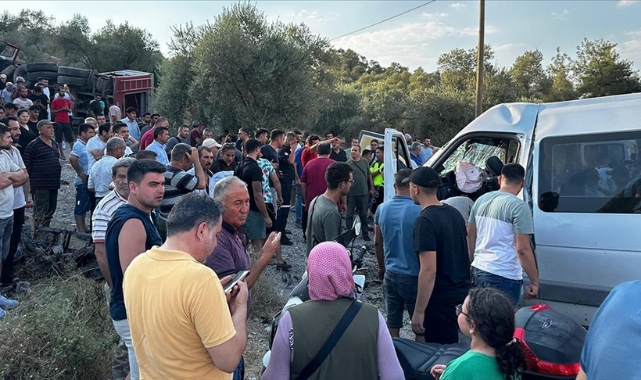İtfaiye Arazözü İle İşçi Servisi Çarpıştı