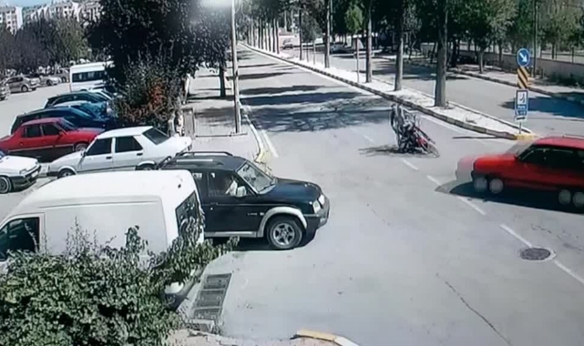 Otomobil Motosikletle Çarpıştı:3 Yaralı