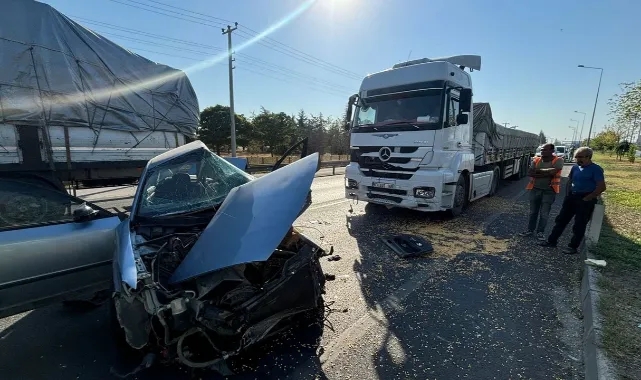 Otomobil Tırla Çarpıştı:2 Ölü