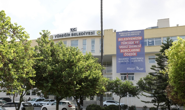 Pankartla Duyurdular:"Yüreğir Belediyesinin SGK Ve Vergi Borcu Yoktur"