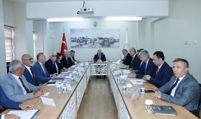 Vali Köşger Yaklaşan Eğitim-Öğretim Yılı Hazırlıklarıyla İlgili Bilgi Aldı