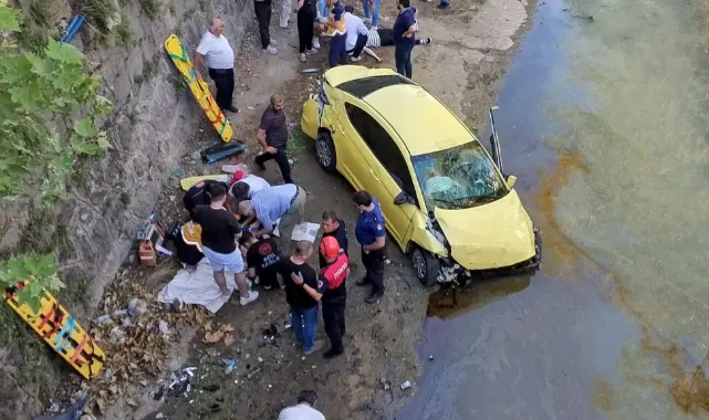 Yayalara Çarpıp Dere Yatağına Devrildi