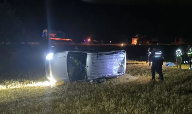 Yoldan Çıkan Hafif Ticari Araç Tarlaya Devrildi:1 Ölü,1 Yaralı