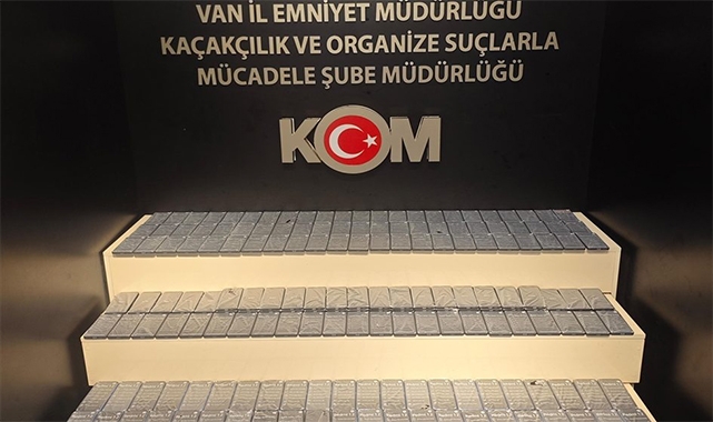 296 Kaçak Cep Telefonu Ele Geçirildi