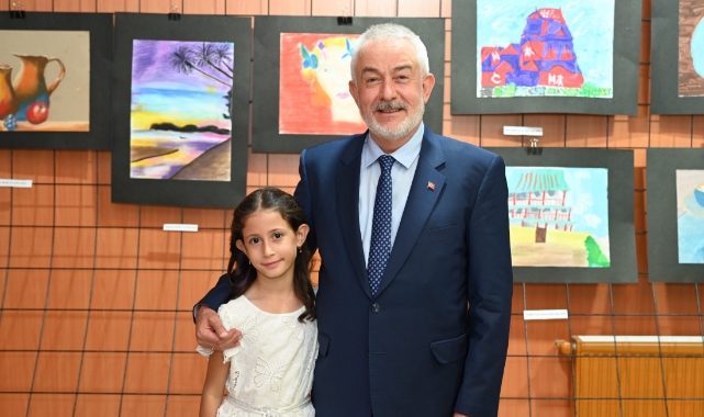 9 Yaşındaki Nurgül'den ''Renkli Dünyalar'' Sergisi