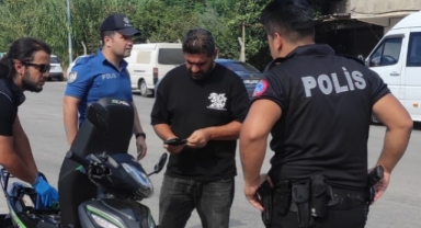 Adana Polisi Okul Önlerinde Denetim Yaptı