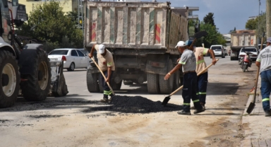 Ceyhan Belediyesi'nden Yol ve Kaldırım Onarım Seferberliği