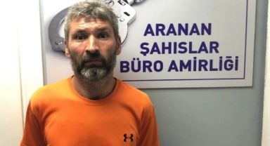 15 Yıl Hapis Cezasıyla Aranıyordu,Okey Oynarken Yakalandı