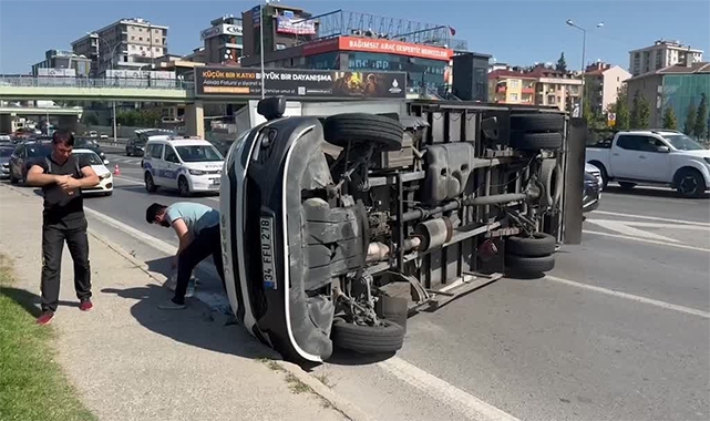 Kamyonet Devrildi, Sürücü Yaralandı