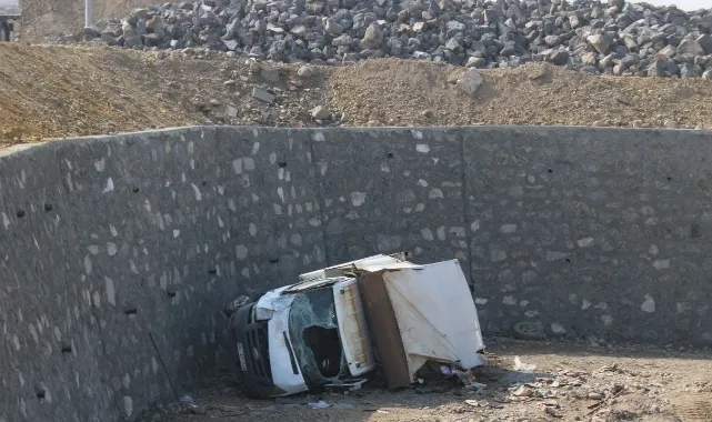 Kontrolden Çıktı,İstinat Duvarından Düştü
