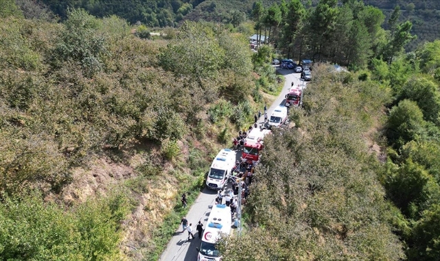Kontrolden Çıktı, Şarampole Devrildi:15 Yaralı