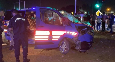 Otomobil İle Askeri Araç Çarpıştı:8 Yaralı