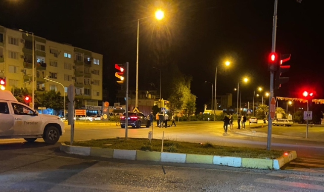 Otomobil Motosikletle Çarpıştı
