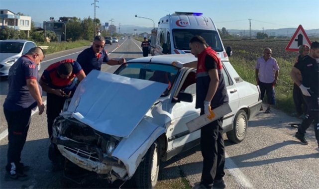 Otomobiller Çarpıştı:2 Yaralı