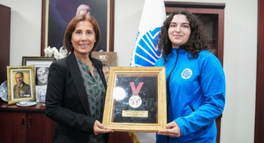 Türkiye Şampiyonu Sara’dan Başkan Oya Tekin’e Altın Madalya Sözü