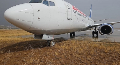 Yolcu Uçağı Pistten Çıktı