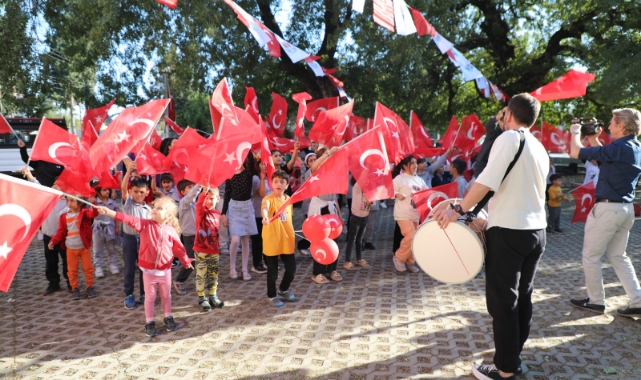 680 Yıllık Tarihi Ağacın Altında Cumhuriyet Coşkusunu Yaşadılar
