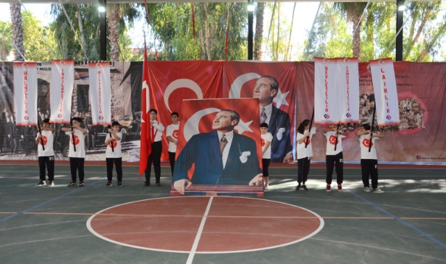 Adana Final Okulları'nda Coşkulu Cumhuriyet Kutlaması