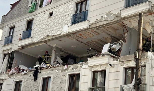 Apartmanda Doğal Gaz Patlaması:7 Yaralı