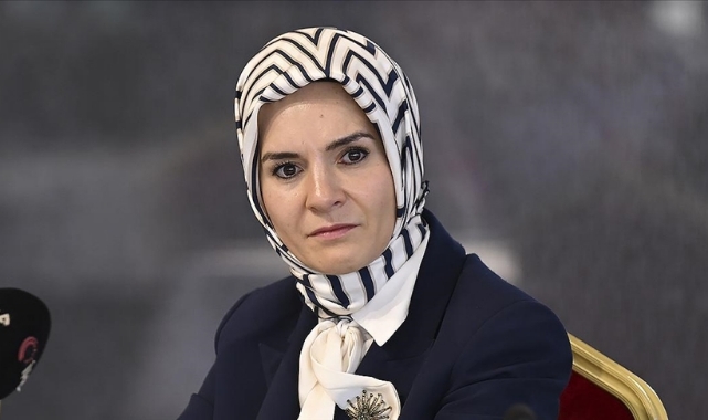 Bakan Göktaş'ın Bulunduğu Araç Kaza Yaptı