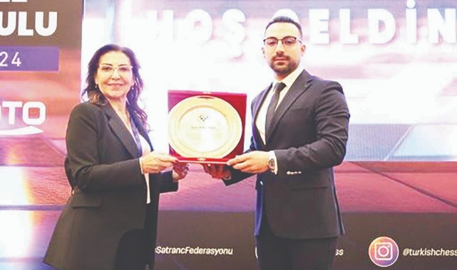 Gündoğdu’dan Gülkız Tulay’a Teşekkür Plaketi 